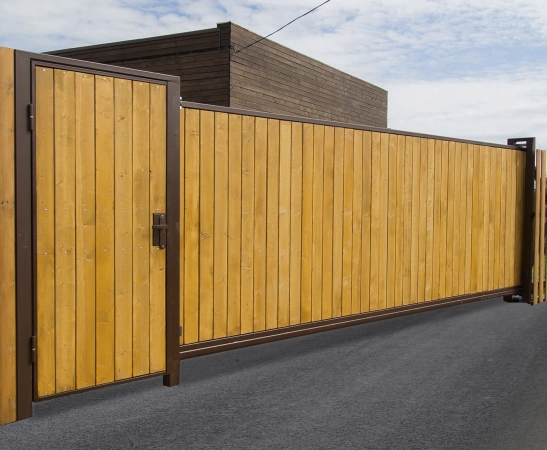 Деревянные ворота в Адлере